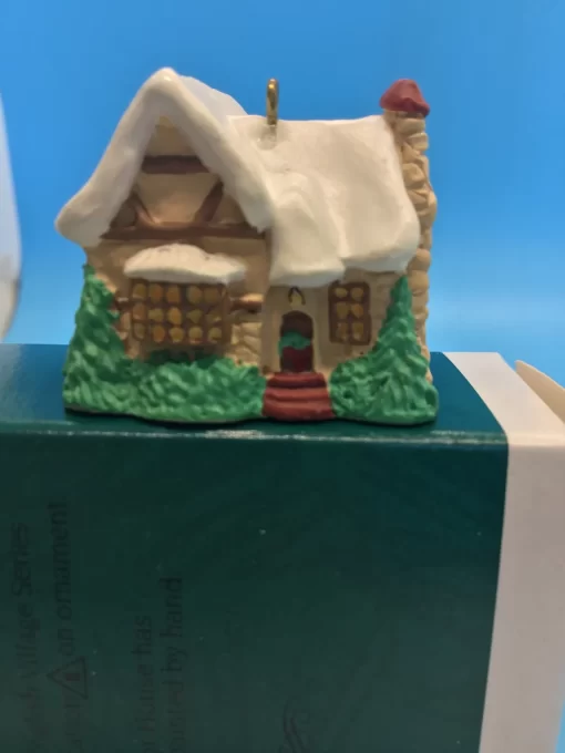 1995 Hallmark Keepsake Tudor House Ornament – English Village Miniature