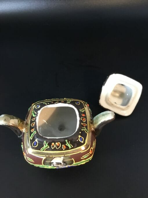 Japanese Satsuma Moriage Miniature tea pot - Image 4