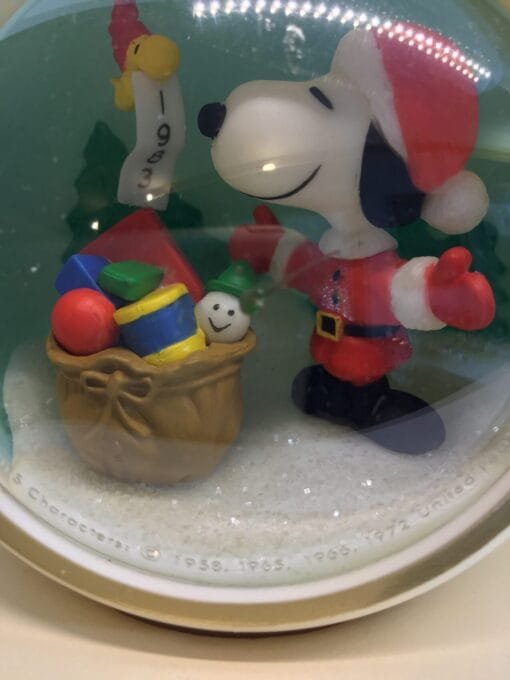 1983 Hallmark Keepsake - Snoopy & Peanuts Christmas Panorama Ornament - Image 4
