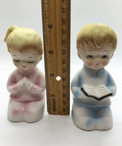 Vintage ceramic salt and pepper shakers with praying children in pastel clothing 1