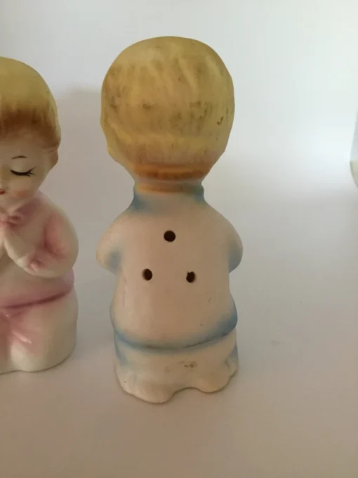 Vintage ceramic salt and pepper shakers with praying children in pastel clothing 5
