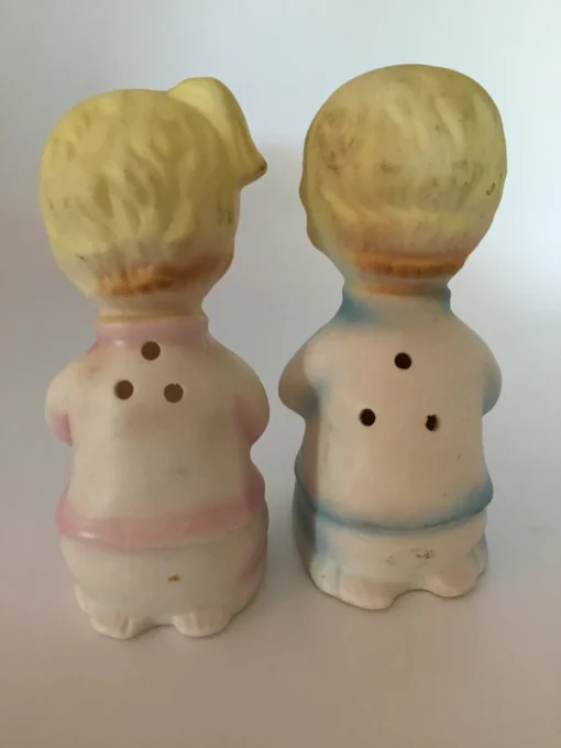 Vintage ceramic salt and pepper shakers with praying children in pastel clothing 6