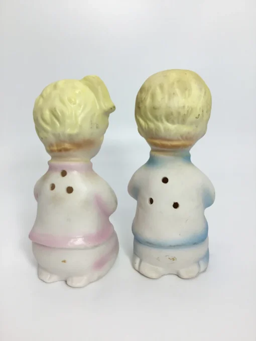 Vintage ceramic salt and pepper shakers with praying children in pastel clothing 10