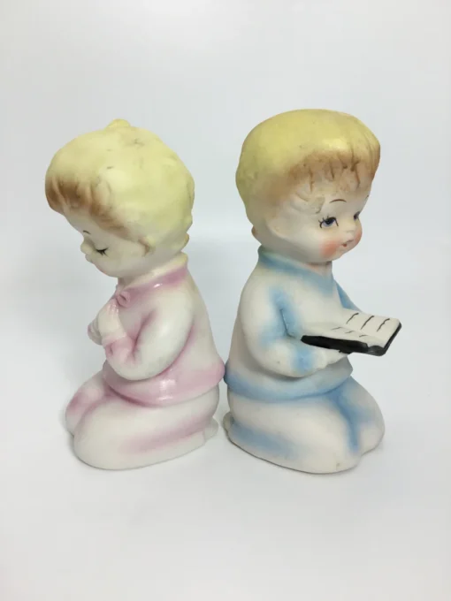 Vintage ceramic salt and pepper shakers with praying children in pastel clothing 12