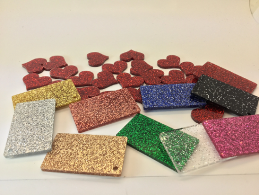 Glitter Acrylic Hearts Large set of 5 - Image 3