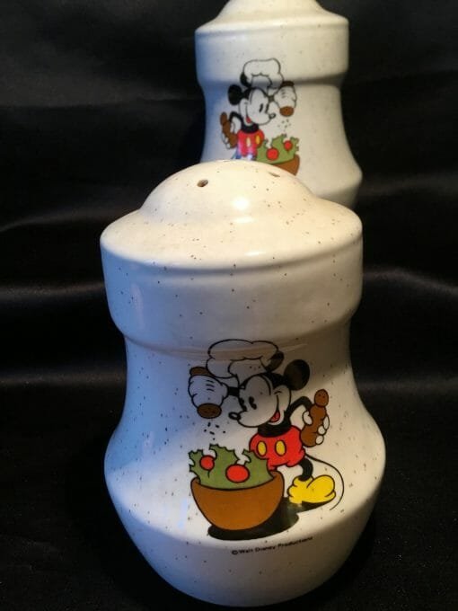Disney Salt and Pepper Shakers -Mickey -Minnie Dinner accessory- Serving Theme Walt Disney shakers