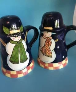 A festive duo of vintage snowmen salt and pepper shakers, ready to add cheer to your holiday table or winter decor display. 8