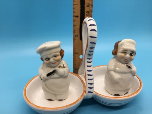 Winking Baker Salt & Pepper Shakers in Handled Caddy - Image 9