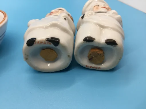 Winking Baker Salt & Pepper Shakers in Handled Caddy - Image 7