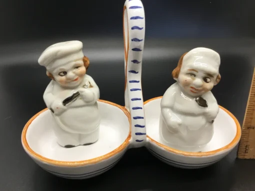 Winking Baker Salt & Pepper Shakers in Handled Caddy - Image 2