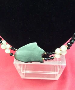 Back of pendant showing arrowhead shape
