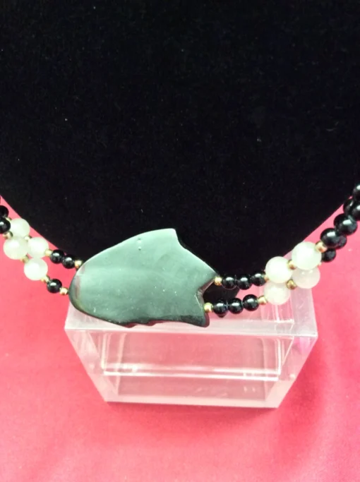 Back of pendant showing arrowhead shape