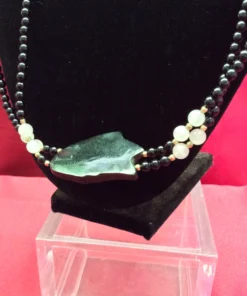 Side view of arrowhead-style pendant back