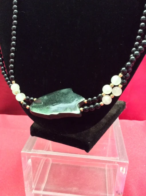 Side view of arrowhead-style pendant back